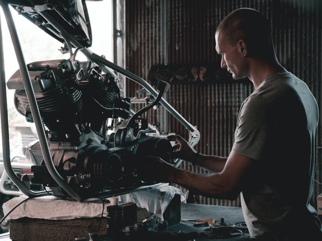 Car Mechanic Service Businesses With Proper Web Design - Inkyy Web Design - Photo by Aaron Huber on Unsplash